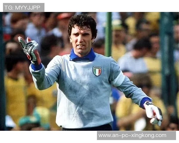 全球足球传奇人物盘点外国老足球明星前十名解析